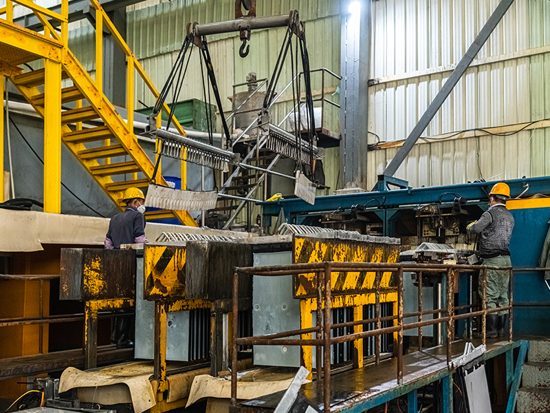 工作狀態(tài)下剝鋅機(jī)